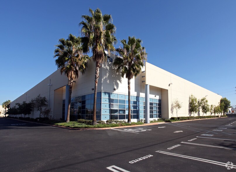 More Photos Of 7620-7640 Airport Business Park Way, Van Nuys Distribution For Lease