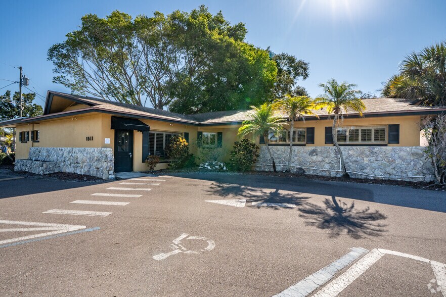 More Photos Of 1511 Indian Rocks Rd S, Largo Medical For Sale