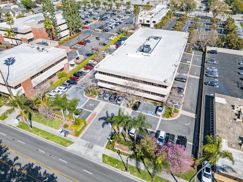 More Photos Of 2107 N Broadway, Santa Ana Loft Creative Space For Sale