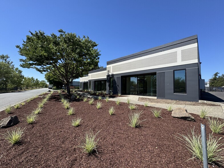 More Photos Of 1250 Holm Rd, Petaluma Warehouse For Lease