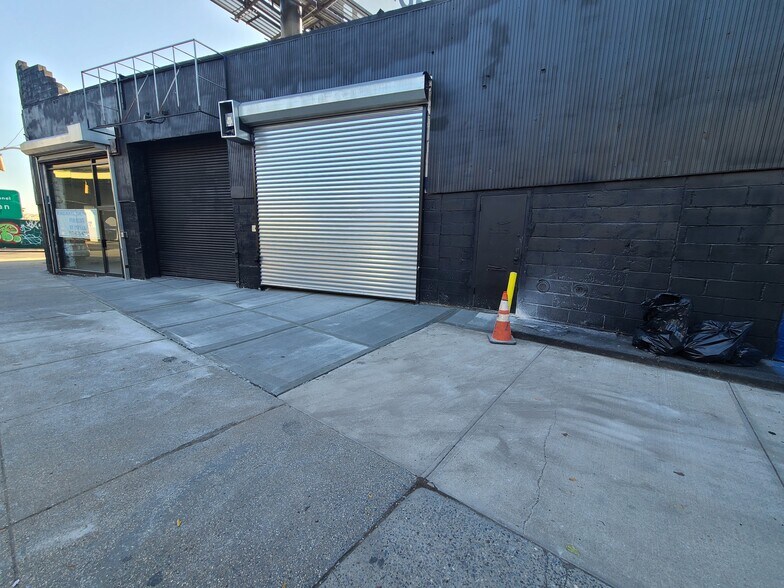 More Photos Of 286-294 Hamilton Ave, Brooklyn Warehouse For Lease