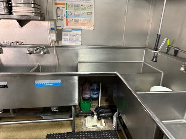 More Photos Of 1964 W Foothill Blvd, Upland Restaurant For Lease