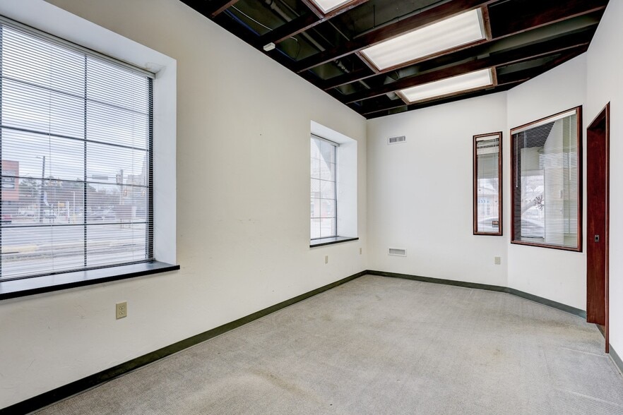 More Photos Of 411 NW 5th St, Oklahoma City Flex For Sale