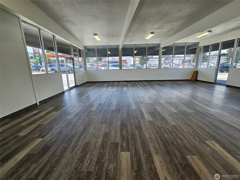 More Photos Of 849 S Mission St, Wenatchee General Retail For Sale