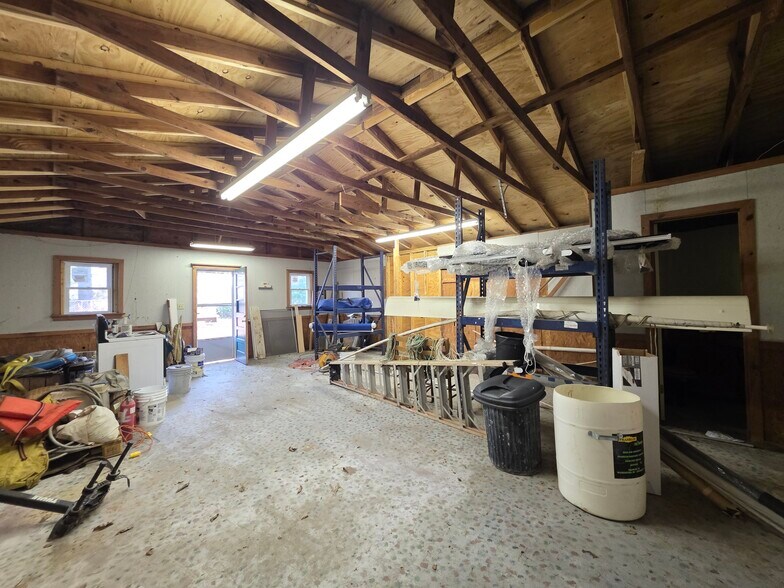 More Photos Of 2034 W 5th St, Washington Showroom For Sale