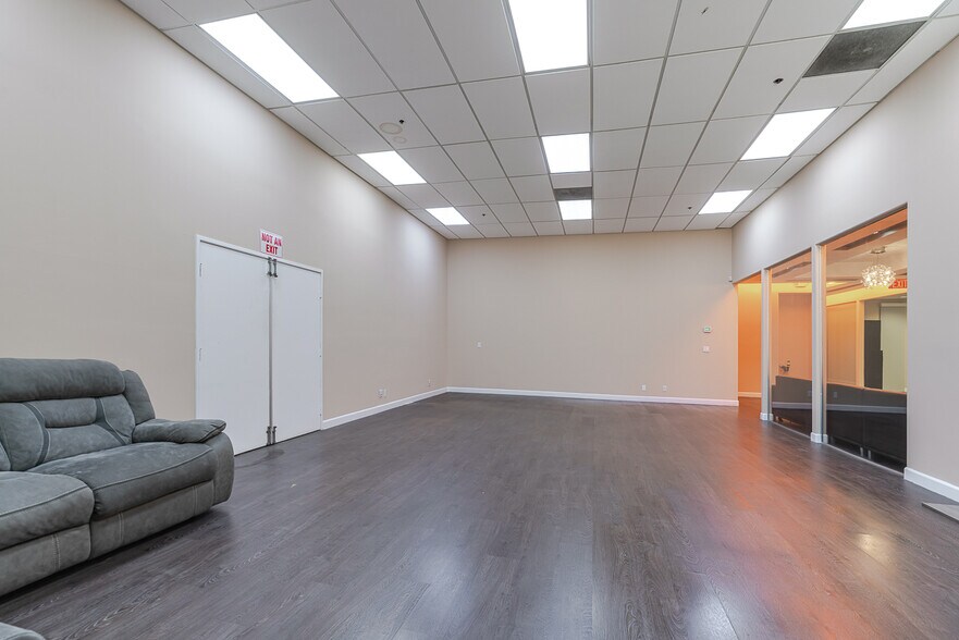 More Photos Of 9142 Independence Ave, Chatsworth Manufacturing For Sale