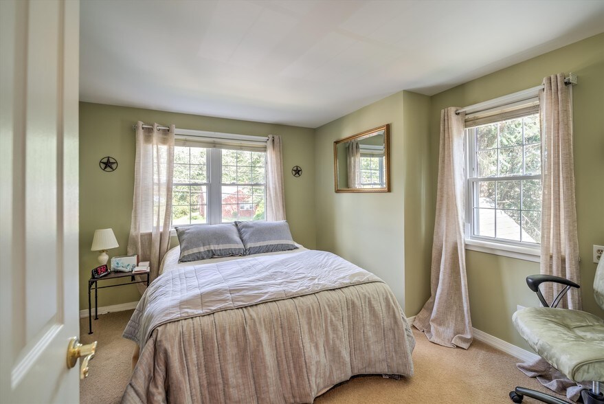 More Photos Of 1808-1810 Mount Holly Rd, Burlington Flex For Sale