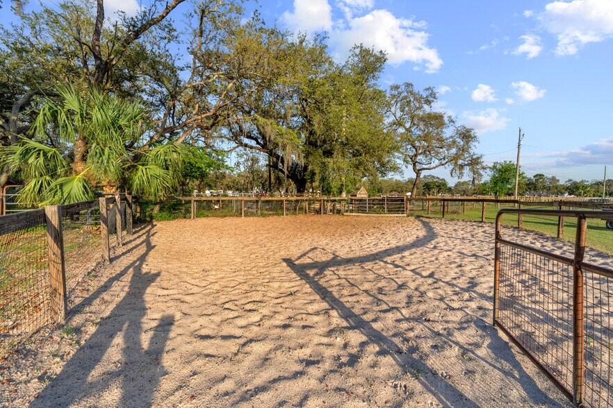 More Photos Of 7705 Gardner Rd, Tampa Specialty For Sale