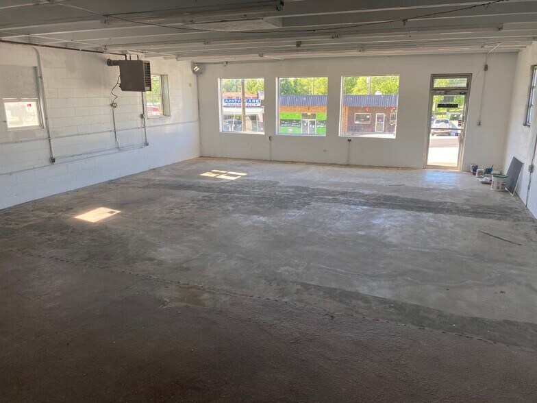 More Photos Of 106 Crutcher St, Vine Grove Freestanding For Sale