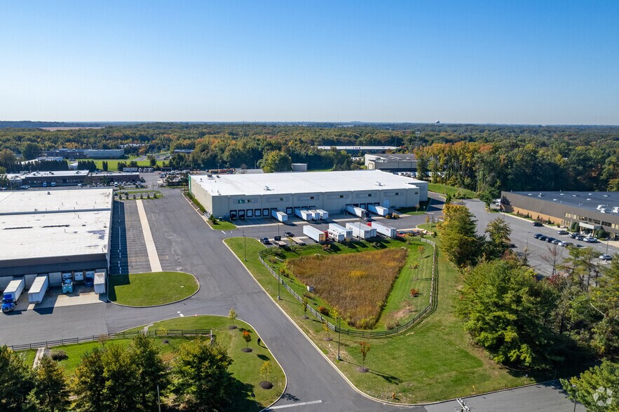 More Photos Of 499 Commerce Dr, Burlington Township Warehouse For Lease
