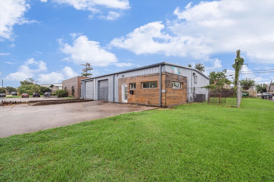 More Photos Of 6823 Northampton Way, Houston Warehouse For Sale