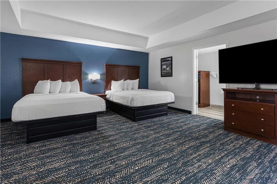 More Photos Of 2251 N Trade Days Blvd, Canton Hotel For Sale