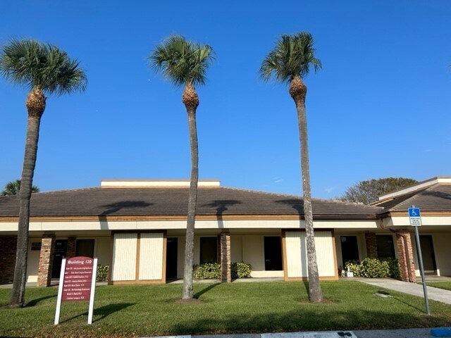 Primary Photo Of 120 John F Kennedy Dr, Atlantis Medical For Sale