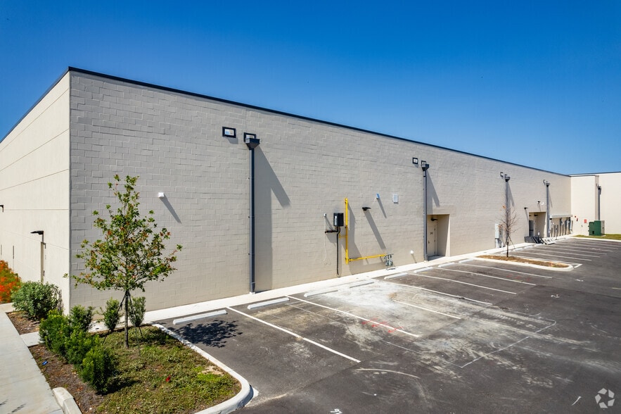 More Photos Of 1200 Daniel Rd, Winter Garden General Retail For Lease