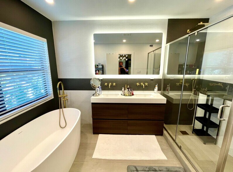 More Photos Of 1215 E Broward Blvd, Fort Lauderdale Apartments For Sale