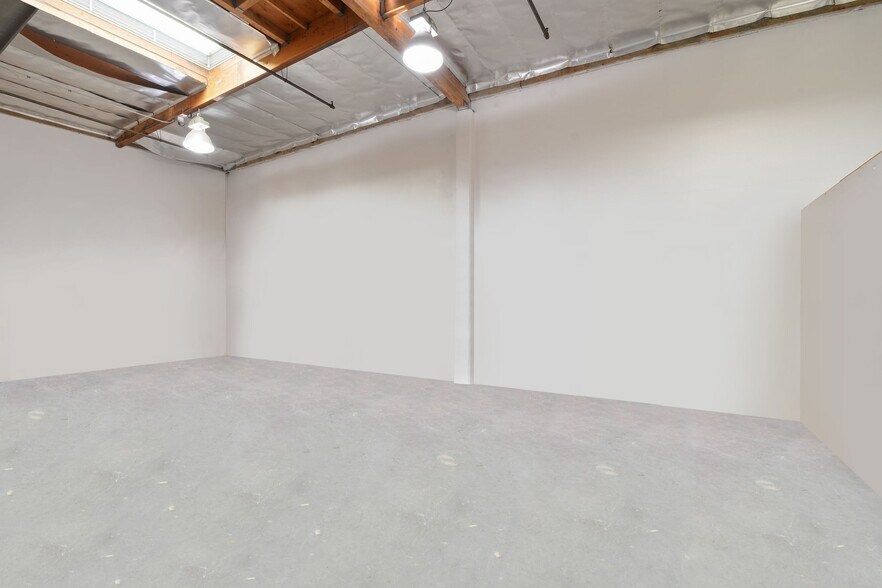 More Photos Of 11581 Monarch St, Garden Grove Warehouse For Sale