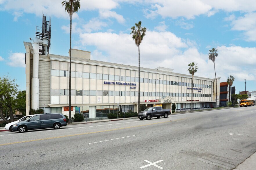 Primary Photo Of 22030 Sherman Way, Canoga Park Medical For Lease