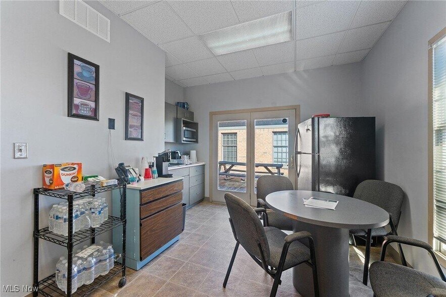 More Photos Of 925 Trailwood Dr, Youngstown Medical For Sale