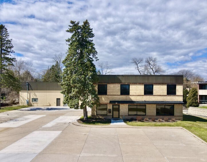 More Photos Of 8035 N Port Washington Rd, Milwaukee Coworking Space