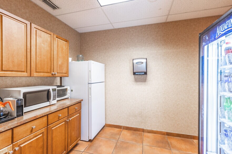 More Photos Of 10100 W Sample Rd, Coral Springs Office For Lease