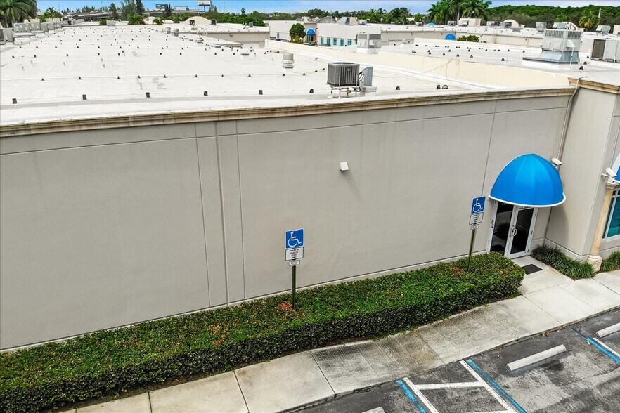 More Photos Of 2830 W State Road 84, Fort Lauderdale Flex For Sale