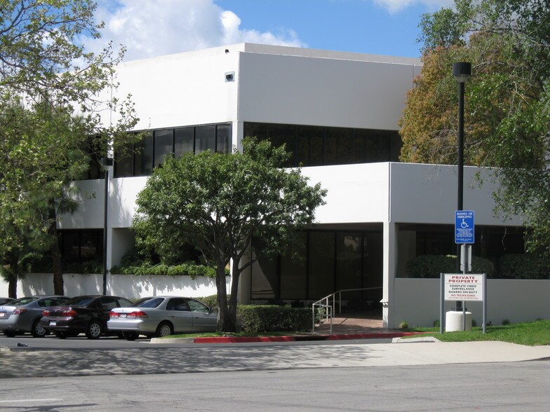 Primary Photo Of 3050 E Hillcrest Dr, Westlake Village Light Manufacturing For Sale