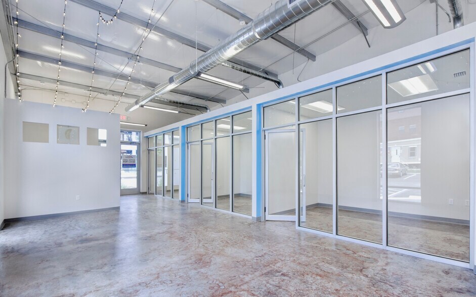 More Photos Of 100-112 SW 6th St, Gainesville Office For Lease