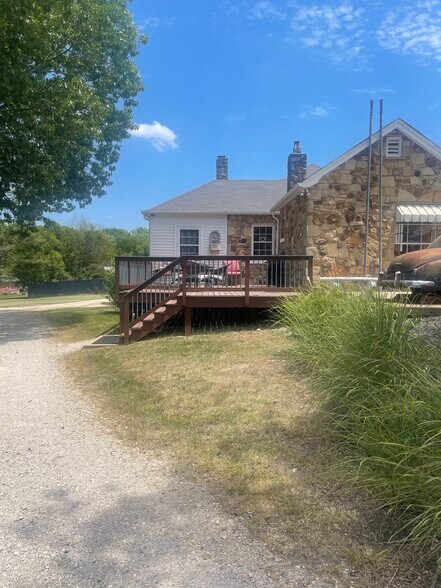 More Photos Of 901 E Washington St, Cuba Hotel For Sale