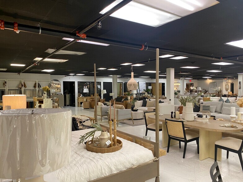 More Photos Of 6100 Philips Hwy, Jacksonville Warehouse For Lease