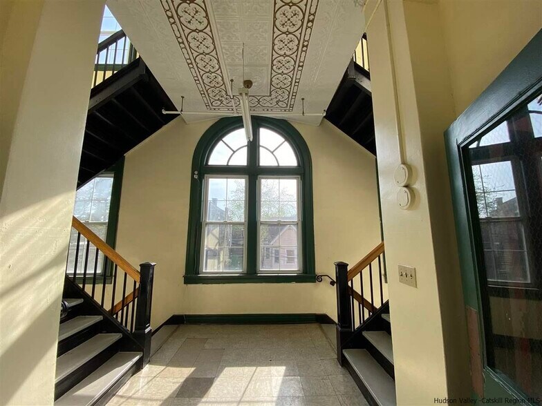 More Photos Of 236 Wall St, Kingston Specialty For Lease