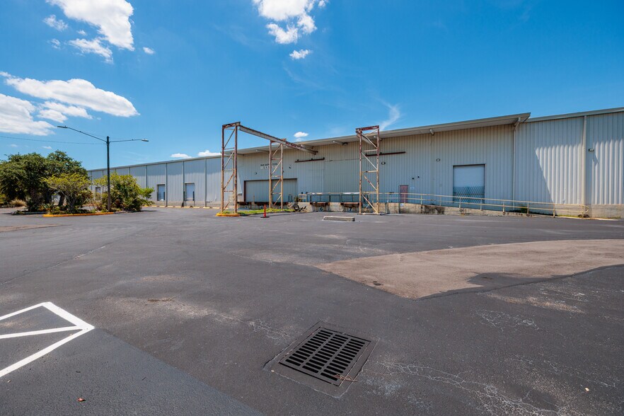 More Photos Of 6750 N Bryan Dairy Rd, Seminole Distribution For Lease