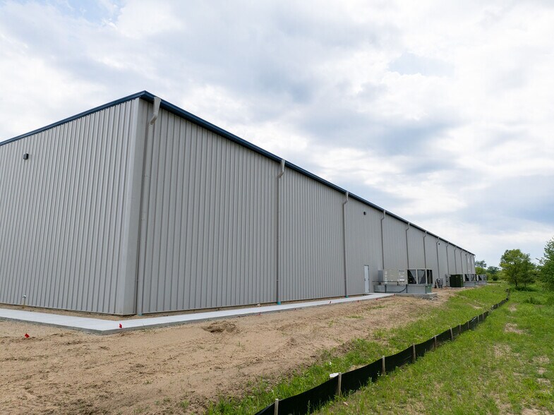 More Photos Of 5870 Sprinkle, Portage Manufacturing For Lease