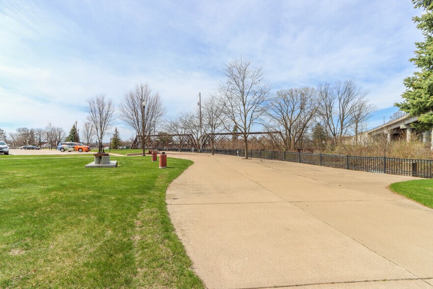 More Photos Of 11 Scott St, Wausau Office For Lease