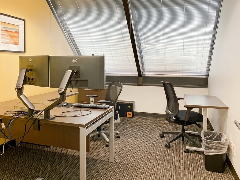 More Photos Of 800 S Gay St, Knoxville Coworking Space