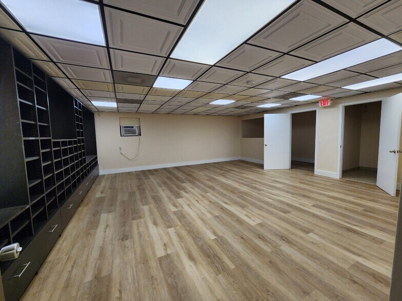More Photos Of 890 SW 69th Ave, Miami Warehouse For Lease