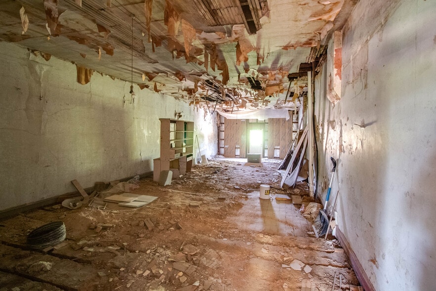 More Photos Of 223 N Pearl St, Waverly Restaurant For Sale