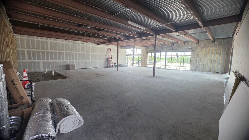 More Photos Of 8100 Park Blvd N, Pinellas Park Storefront For Lease