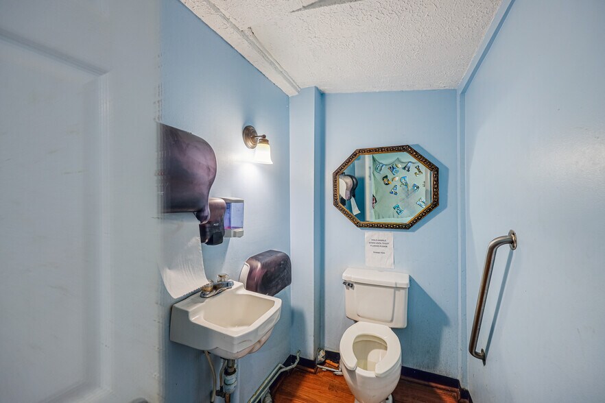 More Photos Of 7100 Sollers Point Rd, Baltimore Restaurant For Sale