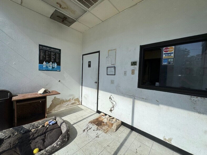 More Photos Of 2105 Brown Blvd, Arlington Auto Repair For Sale