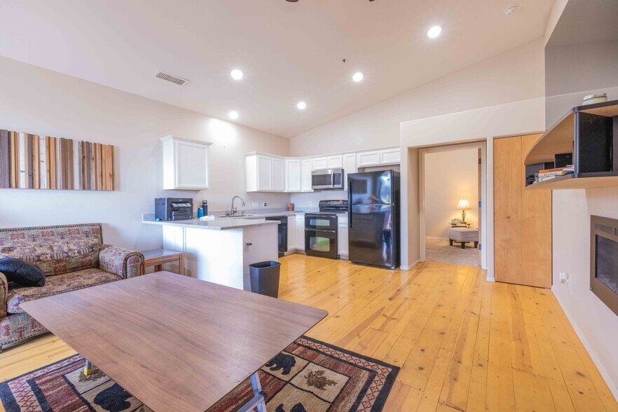 More Photos Of 677 E Mingus Ave, Cottonwood Loft Creative Space For Sale