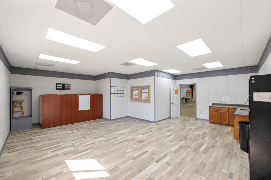 More Photos Of 19225 Main St W, Huntingdon General Retail For Sale