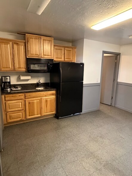 More Photos Of 950 W 2100 S, Salt Lake City Auto Repair For Sale