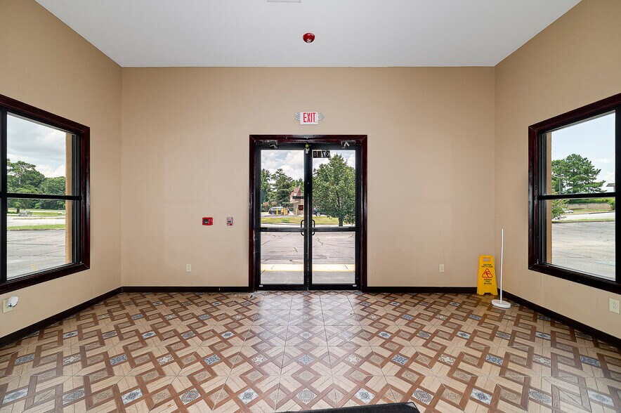 More Photos Of 3720 Bloomfield Village Dr, Macon-Bibb Storefront For Sale
