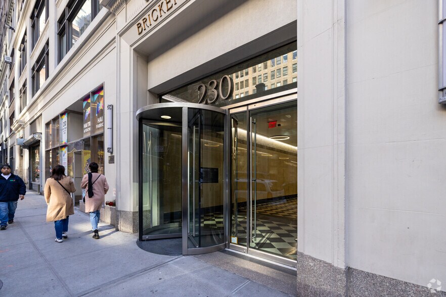 More Photos Of 230 W 38th St, New York Loft Creative Space For Lease