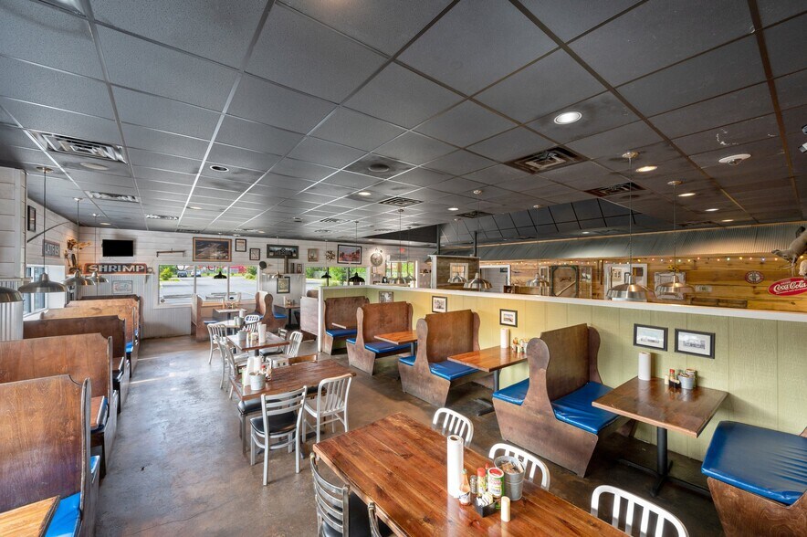 More Photos Of 1296 N Ferdon Blvd, Crestview Restaurant For Sale