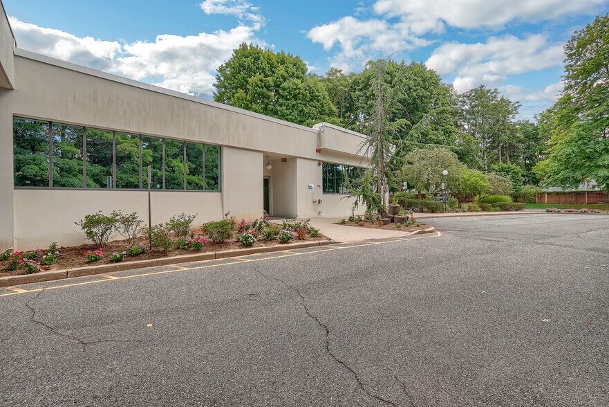 More Photos Of 79 Route 59, Airmont Medical For Lease