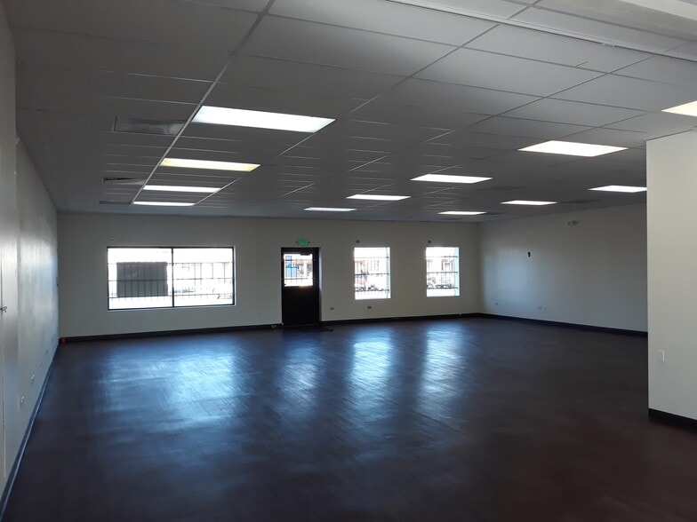More Photos Of 1551 Chambers Rd, Aurora Freestanding For Lease