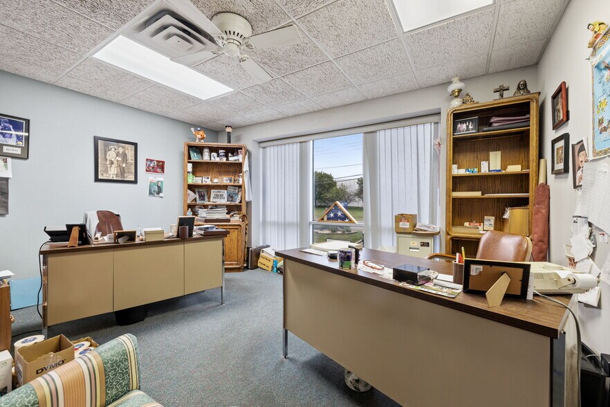 More Photos Of 5601 W 120th St, Alsip Light Distribution For Sale