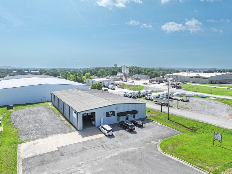 More Photos Of 170 Exchange Ave, Conway Warehouse For Lease