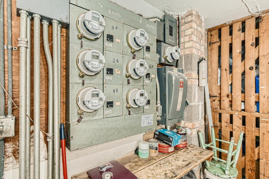 More Photos Of 9225 S Pulaski Rd, Evergreen Park Apartments For Sale